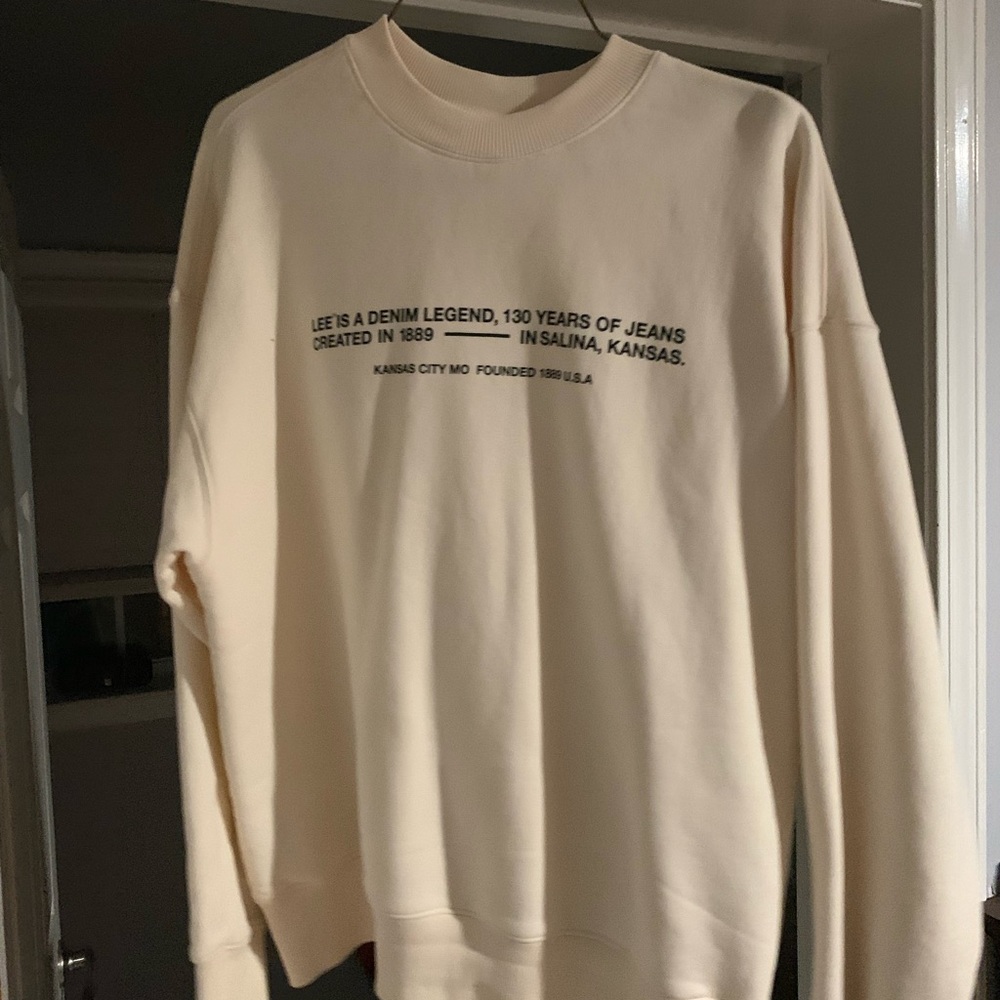 Lee sweater